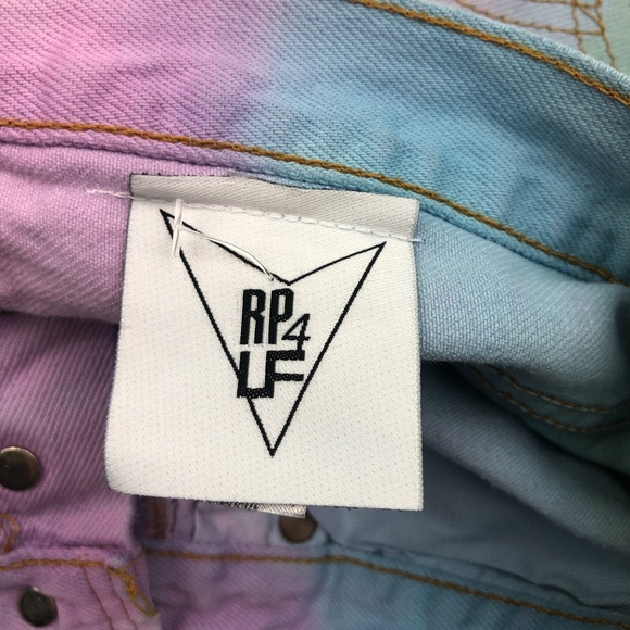 RP4LF Levi's tie dye cutoff jean shorts - Picture 6 of 6